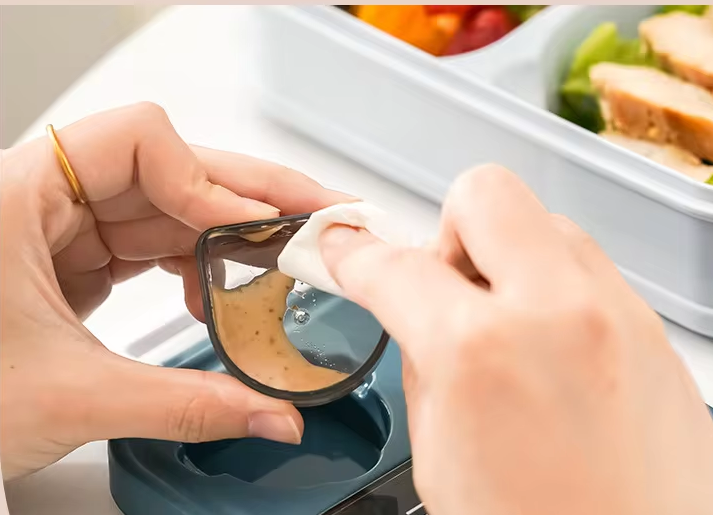 Double layered bento box with datachable sauce box