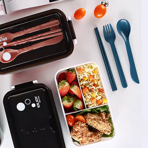 Single layer bento box with 3 compartments